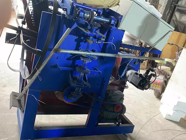 automatic wire hanger making machine for package