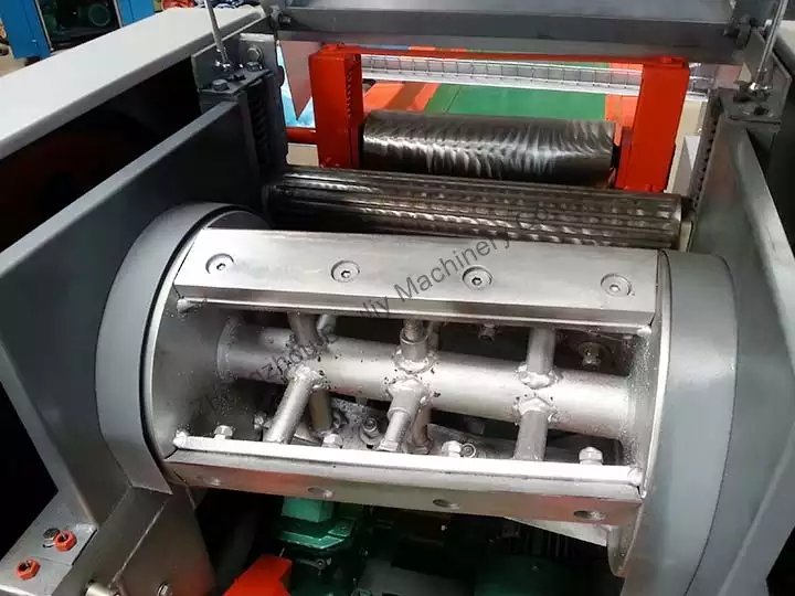 blades of the textile waste cutting machine