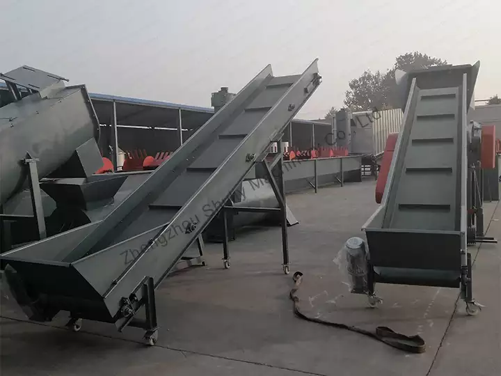 conveyor for waste plastic film flakes recycling line