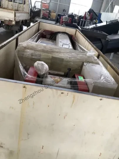 ماكينة تكوير الأفلام البلاستيكية في الحالات الخشبية