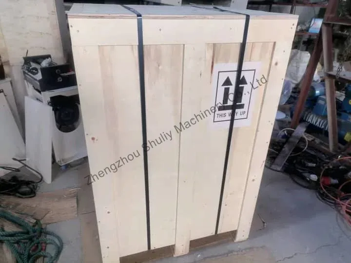 broyeur de cartons emballé dans une caisse en bois