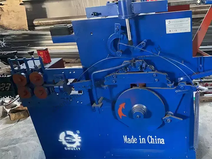 Máquina para fabricar perchas de 30 a 50 piezas por minuto