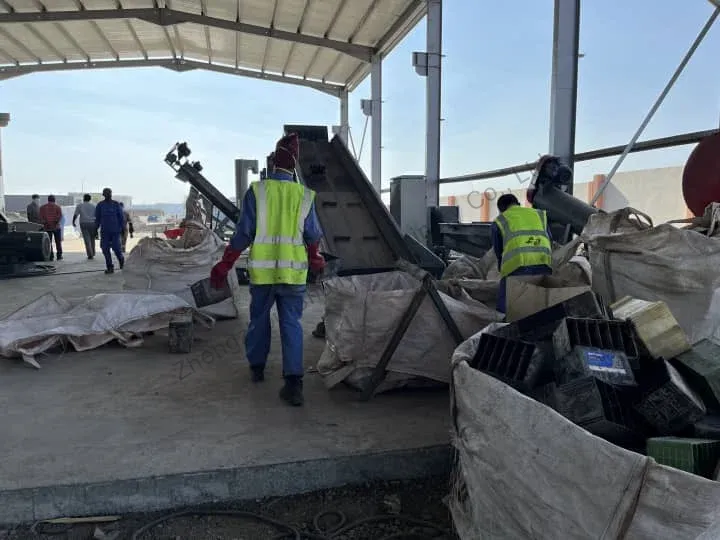 Línea de reciclaje de plástico en Omán.